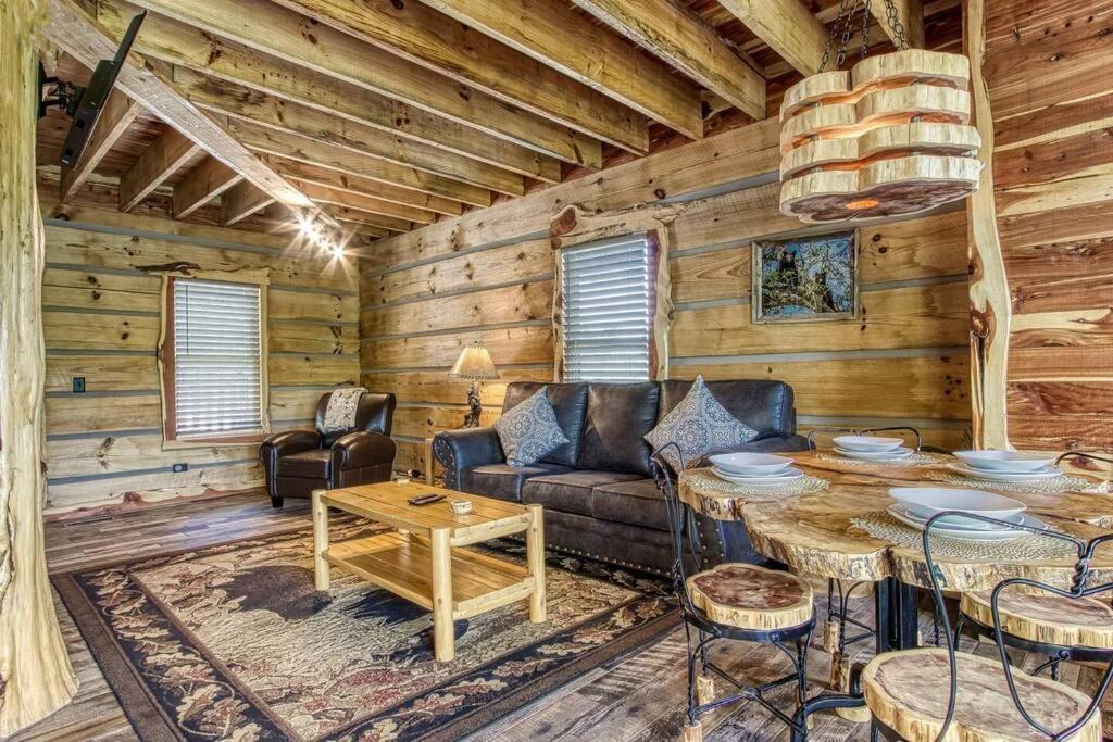The Log Castle~Stunning Mountain Views~Hot Tub Villa Sevierville Bagian luar foto