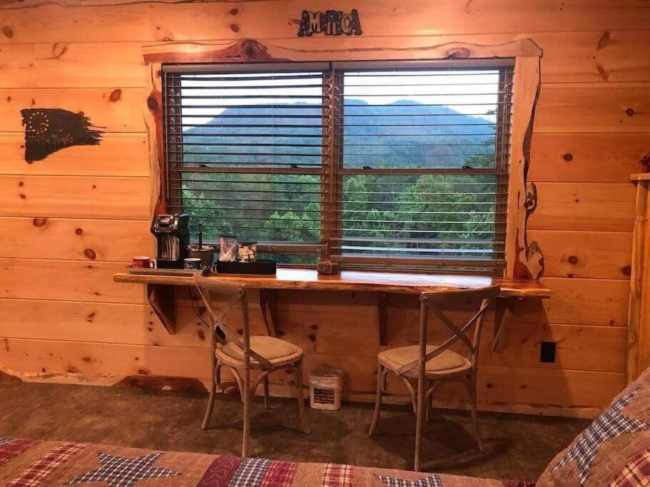 The Log Castle~Stunning Mountain Views~Hot Tub Villa Sevierville Bagian luar foto