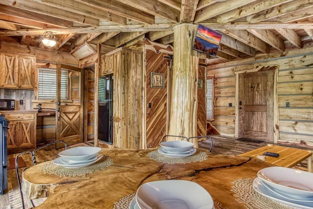 The Log Castle~Stunning Mountain Views~Hot Tub Villa Sevierville Bagian luar foto
