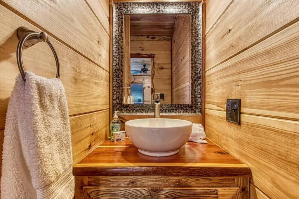 The Log Castle~Stunning Mountain Views~Hot Tub Villa Sevierville Bagian luar foto