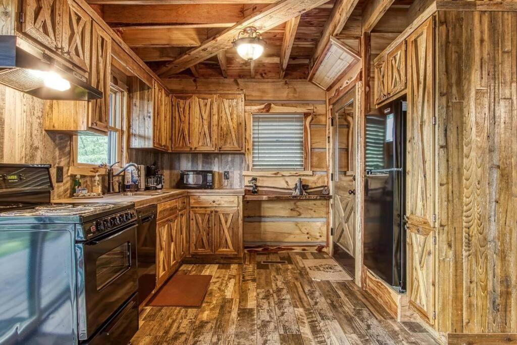 The Log Castle~Stunning Mountain Views~Hot Tub Villa Sevierville Bagian luar foto