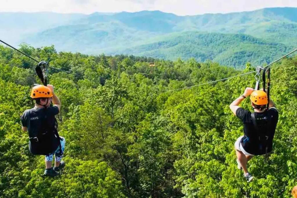 The Log Castle~Stunning Mountain Views~Hot Tub Villa Sevierville Bagian luar foto