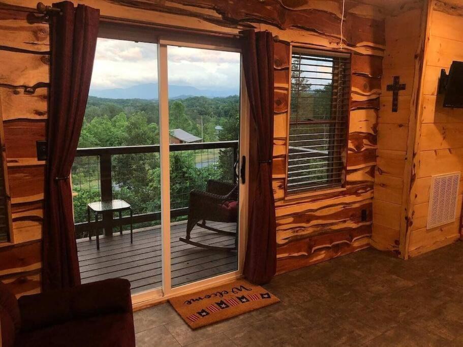 The Log Castle~Stunning Mountain Views~Hot Tub Villa Sevierville Bagian luar foto