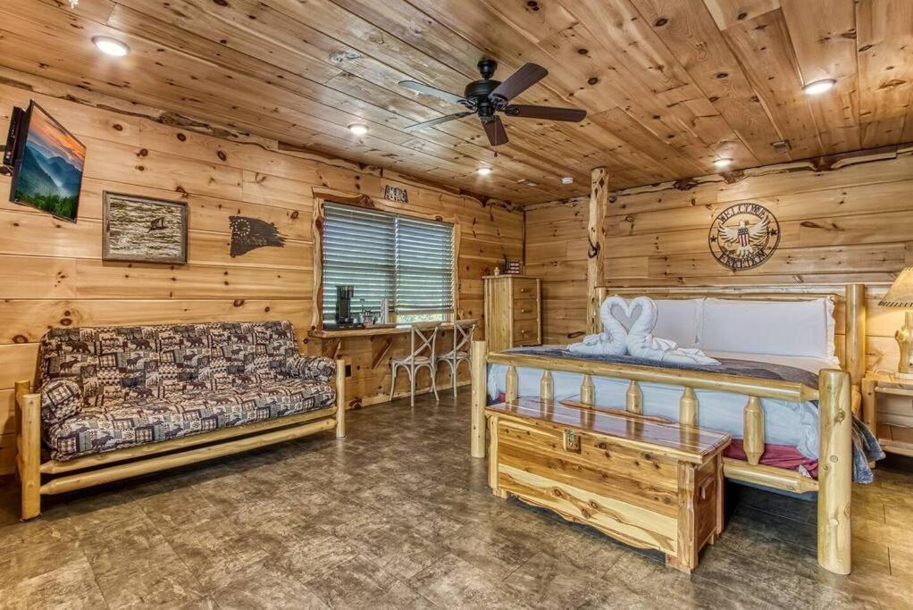 The Log Castle~Stunning Mountain Views~Hot Tub Villa Sevierville Bagian luar foto