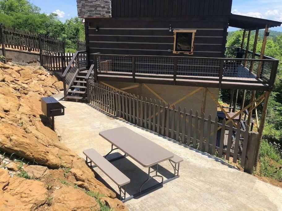 The Log Castle~Stunning Mountain Views~Hot Tub Villa Sevierville Bagian luar foto