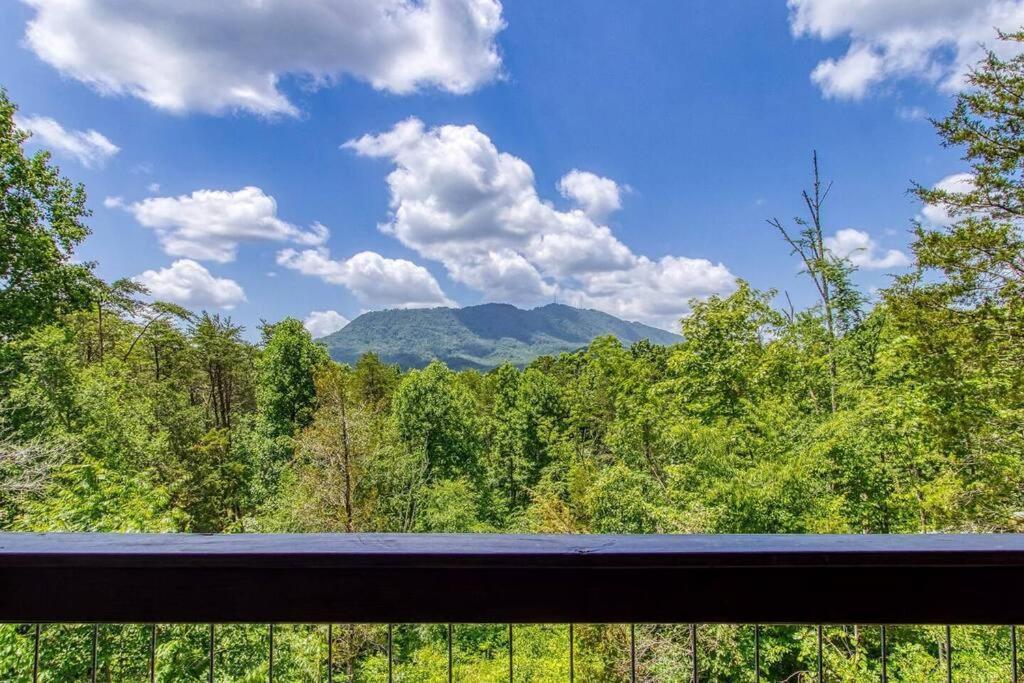 The Log Castle~Stunning Mountain Views~Hot Tub Villa Sevierville Bagian luar foto